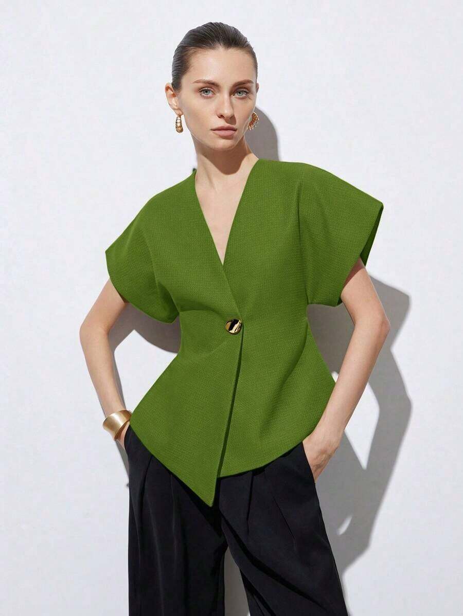 Chaqueta de mujer con cuello en V elegante, hombros anchos, bajo asimétrico, botones decorativos y mangas cortas, diseño minimalista y versátil para el uso diario - Verde - Ver 1