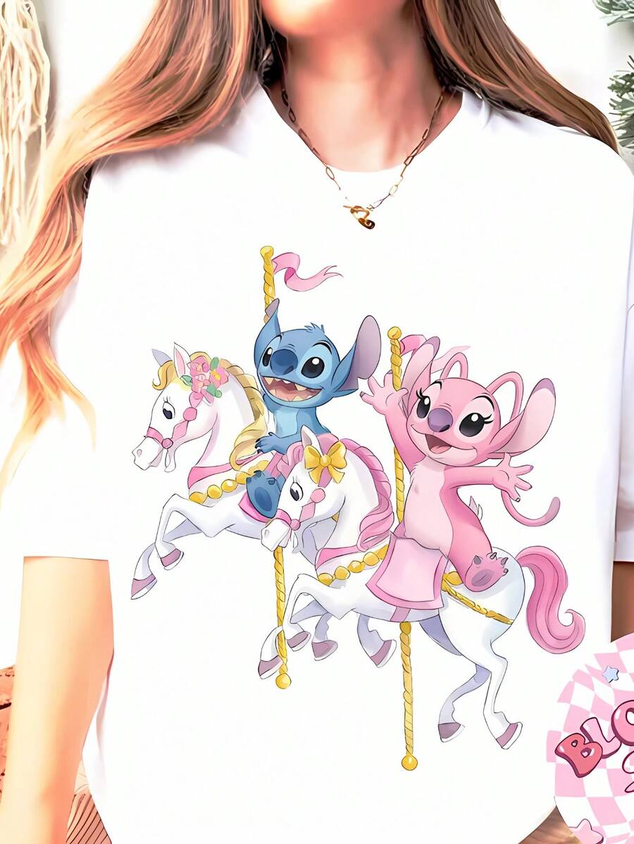 Disney Lilo & Stitch Carousel Angel & Stitch Graphic Tops De Mujer, Cute Pastel Theme Park Short Sleeve T-Shirt, Summer Tops For Women, Casual Loose Fit Vacation Outfits Women, Magical Carousel Themed Tee, Comfortable Crewneck For Summer & Travel - trắng - Xem 1