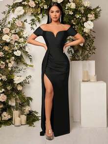 Vestido de dama de honor con hombros descubiertos, drapeado y abertura en el muslo en color rojo borgoña - Negro - Ver 7
