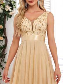 Vestido de dama de honor formal de línea A con escote en V sin mangas, bordado y de malla, vestido de fiesta elegante, vestido de invitado de boda formal, vestido de ceremonia de graduación, vestido de noche de primavera - Dorado - Ver 6