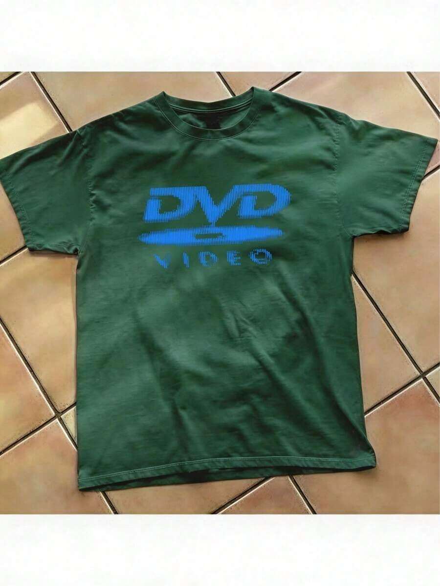Cute Unisex Premium Casual T-Shirts [100% Cotton] With Nostalgic Green DVD Video Logo, Vintage Video Game Print, 2000s Aesthetic, Good Quality Retro T-Shirts, Casual Short Sleeve Crew Neck Tops For Spring/Summer/Autumn - Unisex Everyday Wear For Women And Men For Campus - 墨綠色 - 查看 1