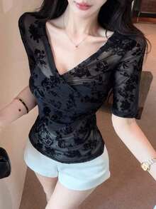 Camiseta corta de manga corta con cuello en V profundo asimétrico y nudo retorcido, ajustada y sexy para mujer, top de verano para salir - Negro - Ver 5
