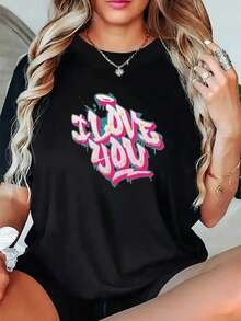 Soft, Breathable, And Lightweight For All-Day Comfort. Women's Black T-Shirt With A Pink And Blue Graffiti Heart Design. A Soft, Everyday Garment, Perfect As A Gift For Valentine's Day, Anniversaries, Or Birthdays. Machine Washable Casual T-Shirt. Classic Crew Neck With A Relaxed Fit That Flatters All Body Types And Is Easy To Pair With Jeans, Shorts, And Leggings. - 黑色 - 查看 7