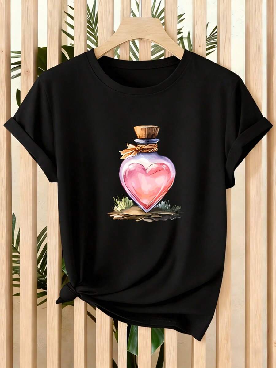 Limited Time Offer, Limited Quantities, Flash ! Women's Casual Shirts, Women's Polyester T-Shirts, Elegant Shirts. Women's Short-Sleeve Summer T-Shirt With Heart Potion Bottle Print - Casual Crew Neck Top, Suitable For Home, Office, And Travel, Machine-Washable Everyday Basic T-Shirt For Layering Or Wearing Alone - 黑色 - 查看 1