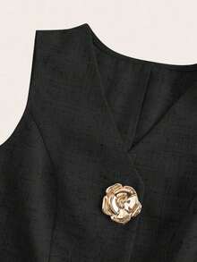 Blusa sin mangas con botones de metal en forma de rosa, estilo francés, para uso casual y de oficina, blusa de verano de alta gama - Negro - Ver 3