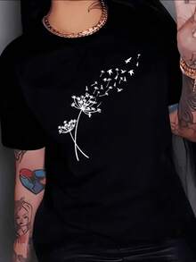 Flores silvestres que se transforman en aves simbolizando libertad esperanza y renovación interior en un vuelo poético que une la naturaleza con el alma camiseta de mujer casual moderna cómoda para uso diario - Negro - Ver 8