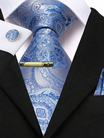 En的浅天蓝色花卉领带套装包括口袋巾、随机袖扣和金色领带夹，适合节日正式场合的领带