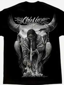 Plus-Size T-Shirt - Men'S Day Of The Dead   Art T-Shirt - David Gonzales Inspired Graphic Tee With Chiefin  Design, Bull Horns & Feather Motifs, The Howling T-Shirt, Graphic Tee Men, T Shirt For Men, Men Shirt - 黑色 - 查看 1