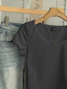 Camiseta ajustada de mujer con cuello de pico, manga raglán y patrón minimalista, 95% algodón, color caqui - Gris Oscuro - Ver 4