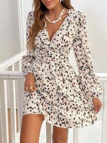 Vestido corto casual sencillo con cuello en V, manga larga, plisado y estampado de todo sobre - Multicolor - Ver 6