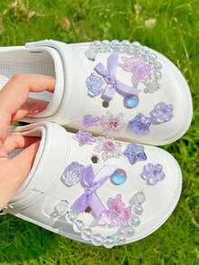18 pièces Accessoires de petite chaîne de perles transparentes, nœud violet, fleur, papillon, charms de chaussures, série rose mignonne convenant aux pantoufles perforées - Prune - Voir 4