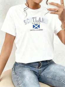Scottish Flag With The White Cross Symbolizing Courage, Freedom, And National Pride, Accompanied By Gold Stars And The Words United Kingdom, Reflecting The Unity And Strength Of British Identity. Women's 100% Cotton T-Shirt, Comfortable And Modern For Everyday Wear And To Show A Spirit Of Independence. Comfortable Clothing. - 白色 - 查看 7