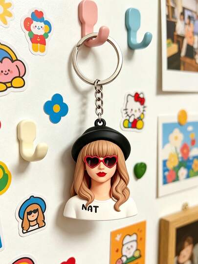  Llavero de PVC de 2D Taylor Swift "Miley Cyrus" de Asmodee - Gran accesorio para usar a diario y coleccionar como recuerdo para fans. Recuerdo de gira para la era. Colgador de bolso.