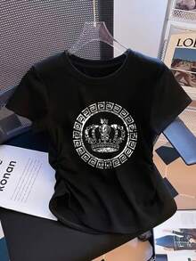 Newly Updated Women's T-Shirt With A High-Waisted Design That Accentuates The Waist For A Slimmer Figure. It's Stretchy, Perfect For Casual Wear, And Features A Modern, Fashionable Style. A Comfortable Printed T-Shirt. - 黑色 - 查看 1