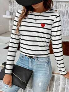 Frenchy Camiseta De Manga Larga A Rayas Para Mujer Con Bordado De Corazón - Blanco y Negro - Ver 3