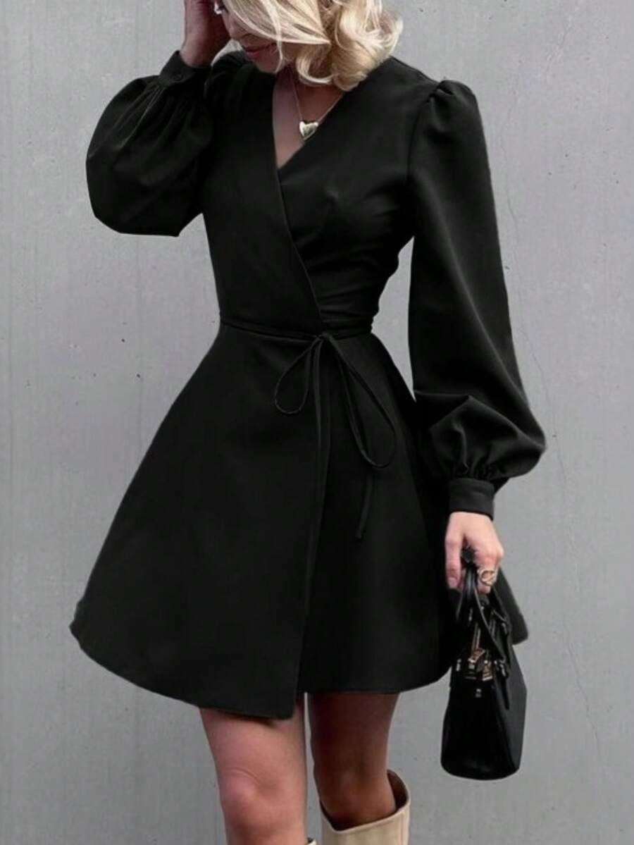 Vestido cuello V ajustado con lazada, estilo urbano primavera 2026 - Negro - Ver 1