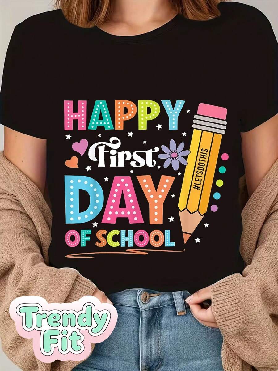 Camiseta Estampada para Mujer - Camiseta Casual de Manga Corta y Cuello Redondo con Colorido Diseño HAPPY First DAY of SCHOOL en Negro, Corte Relajado para Todas las Estaciones, Perfecta para Uso Diario y Atuendos de Regreso a Clases (Lavable aáquina). - Negro - Ver 1