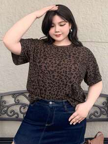 Plus Camiseta de manga corta de cuello redondo con ajuste holgado y estampado de leopardo - Marrón - Ver 7
