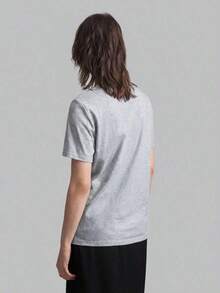 2026 Primavera/Verano Camiseta casual de mujer de manga corta con diseño de rayas de unicolor y cuello redondo, adecuada para el estilo casual urbano, la moda minimalista, el transporte urbano, la sencillez elegante, el Día del Maestro, la tela de p - Gris - Ver 2