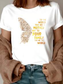 Butterfly Wings With A Leopard Pattern Symbolize Strength, Tenderness, And A Mother's Unconditional Love For Her Family. A Warm And Elegant Representation Of A Modern, Casual Women's T-Shirt. - 白色 - 查看 8