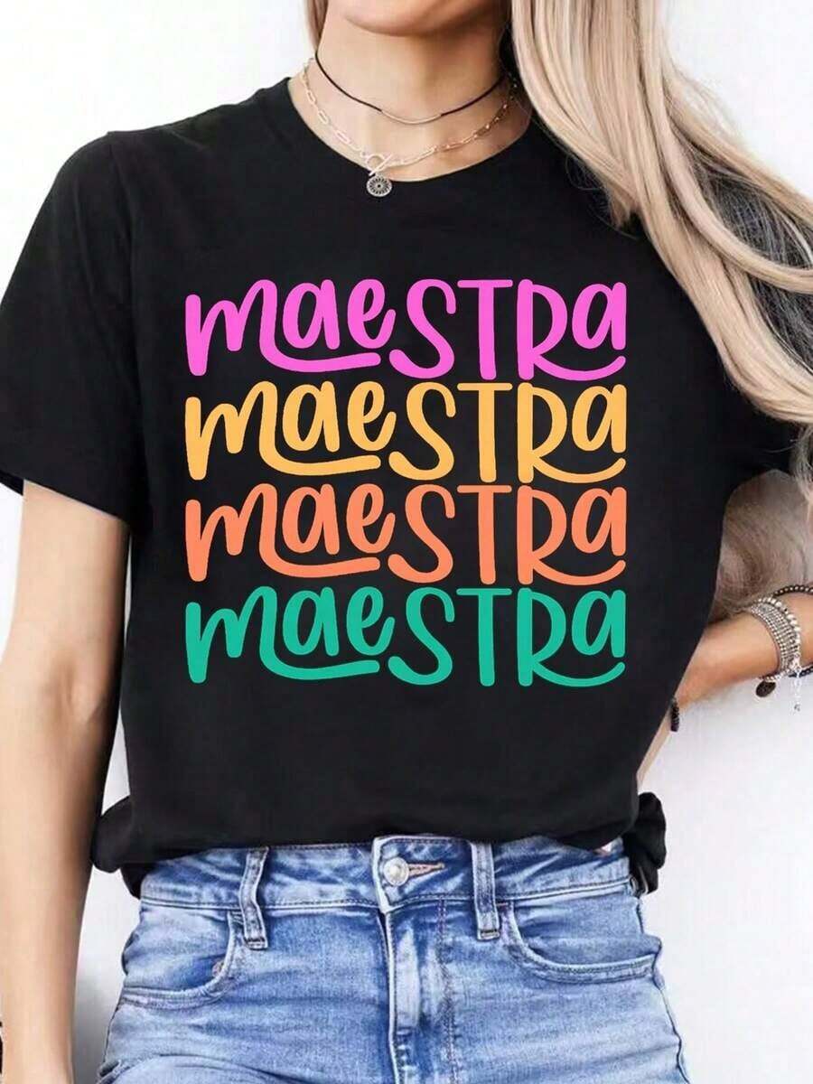 Unique T-Shirt With A Colorful Design Of The Word "Maestra" (Teacher) In A Y2K Style, Ideal For Teachers Who Love Fashion And Creativity. Highlight Your Passion For Teaching With This Must-Have Garment For Your Wardrobe. - 黑色 - 查看 1