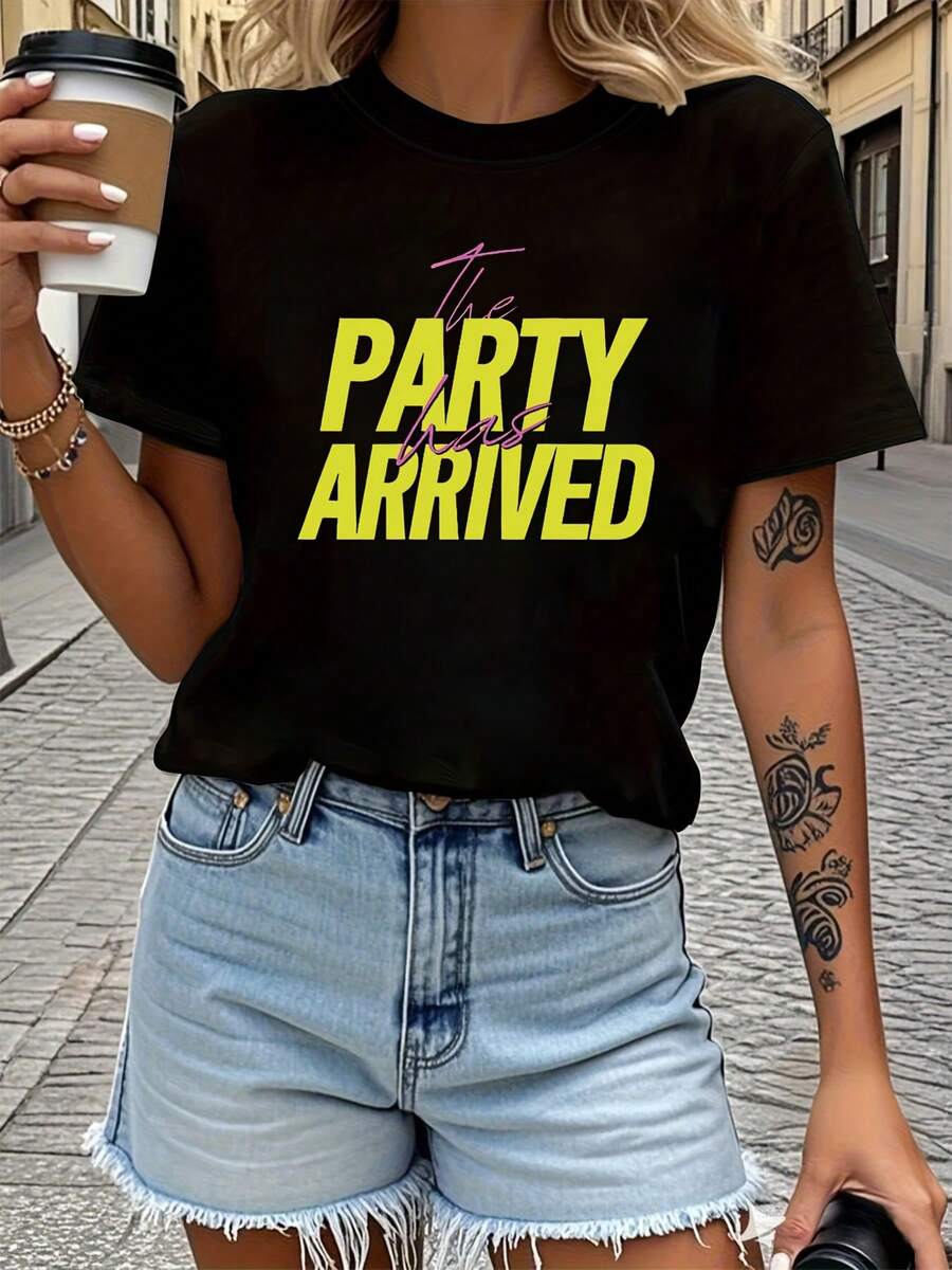 Camiseta suave para mujer "Party's Over" - Manga corta, cuello redondo, top casual con estampado de letras, elasticidad media, adecuada para fiestas de primavera y verano, no es adecuada para uso diario en primavera y verano, lavable a máquina, blusas elegantes para mujer. - Negro - Ver 1