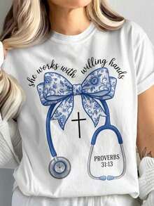 1 Simple Style Black Cartoon T-Shirt, "She Works With Willing Hands" T-Shirt, Nursing Student T-Shirt, Toile De Jouy, Christian Nurse Gift With Chinese Motifs, T-Shirt With Stethoscope And Bow. - 白色 - 查看 1