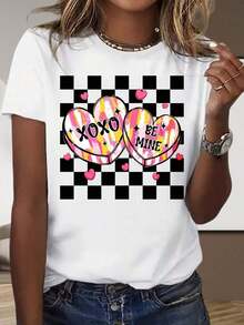 Women's Black And White Short-Sleeved T-Shirt For Home And Outdoors, Featuring A Valentine's Day Heart Graphic Print, Xoxo Be Mine, And A Plaid Pattern. This Fashionable Casual Top Is Perfect For Parties And Holidays. - 白色 - 查看 1