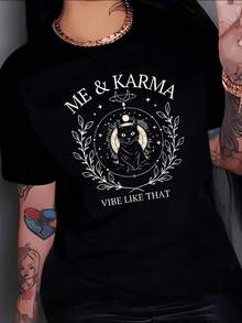 Símbolo místico con gato rodeado por órbitas y hojas que representan energía espiritual equilibrio y conexión con el universo camiseta de mujer moderna cómoda para uso casual elegante - Negro - Ver 8