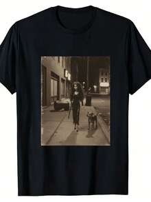 Una camiseta de mujer de manga corta, holgada, moderna, retro y elegante, adecuada para actividades al aire libre en primavera y verano.Camiseta de estilo urbano retro para mujer, con un estampado de una mujer caminando con un perro por la noche.Es un excelente regalo para otoño e invierno, creando un look a la moda.blusas para mujer,blusas casuales para dama,tops,, mujer premium,y2k,playeras de mujer curvy,ofertas y liquidaciones ropa mujer,playeras deportivas para mujer,,playeras de hombre, mujer,blusas>elegante CDGO - Negro - Ver 1