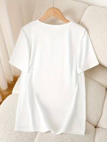 T-Shirt With A Dancing Skeleton Print. Available In 6 Colors, Short Sleeves, Round Neck, High-Stretch Casual Sports Top. Machine Washable. Suitable For Spring And Summer. Can Be Worn In All Seasons. Women's Clothing. Elegant Party Outfit, T-Shirt For Elegant Ladies, Blouses Suitable For Curvy Women, Casual Wear, Cool And Sweat-Free Summer Wear, Fun Letter Print. - 白色 - 查看 2