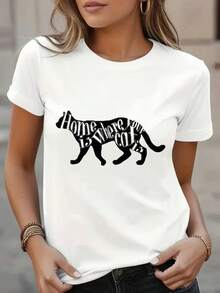 Soft, Breathable, And Lightweight For All-Day Comfort. This 100% White Casual Tee Features A Human Silhouette And The Phrase "Home Is Where You Go." It Has A Classic Crew Neck Design With A Relaxed Fit That Flatters All Body Types And Is Easy To Pair With Jeans, Shorts, And Leggings. - 白色 - 查看 1