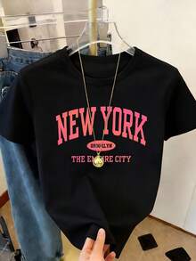 Camiseta Estampada para Mujer - Camiseta Casual de Manga Corta y Cuello Redondo en Negro con Texto Rosa y Colgante Dorado - Corte Relajado para Todas las Estaciones, Perfecta para Uso Diario y Vacaciones, Lavable aáquina. - Negro - Ver 6