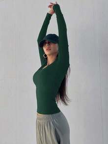 Camiseta de mujer de ajuste ceñido con cuello en U, ropa de otoño con mangas largas para mujer - Verde Oscuro - Ver 4