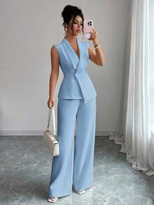 Conjunto de oficina elegante para mujer, compuesto por una chaqueta blazer sin mangas con cuello y bajo asimétrico, con hebilla metálica en la cintura, combinada con pantalones de cintura elástica.Conjunto de 2 piezas elegante para primavera/verano, atuendo formal y de clase para mujer. - Azul - Ver 2