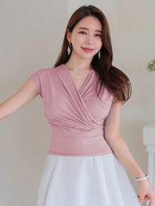Camiseta de verano para mujer de unicolor con cuello en V cruzado y pliegues ajustados - Rosa - Ver 1