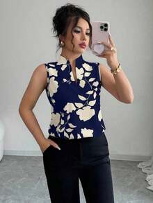 Blusa con cuello en V, estampada y sin mangas con cierre a media altura - Multicolor 8 - Ver 1