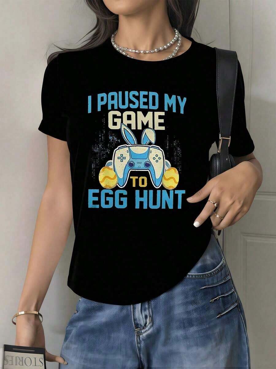 Under The RadarEstampado divertido que muestra un mando de videojuego con orejas de conejo simbolizando la combinación entre pasión gamer y espíritu festivo de Pascua camiseta para mujer 100% algodón casual y cómoda-Vintage Street Style Unisex Loose Cotton Short Sleeve Crew Neck T-Shirt - Negro - Ver 1
