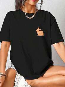 Women's Premium Quality, Casual, Slim-Fit, Printed Cotton Short-Sleeve T-Shirt. This Shirt Features A Cute Easter Bunny Print, Is Soft And Comfortable, And Is Suitable For Everyday Wear. It's A Versatile Top With A Print On The Left Side Of The Chest. . - 黑色 - 查看 1