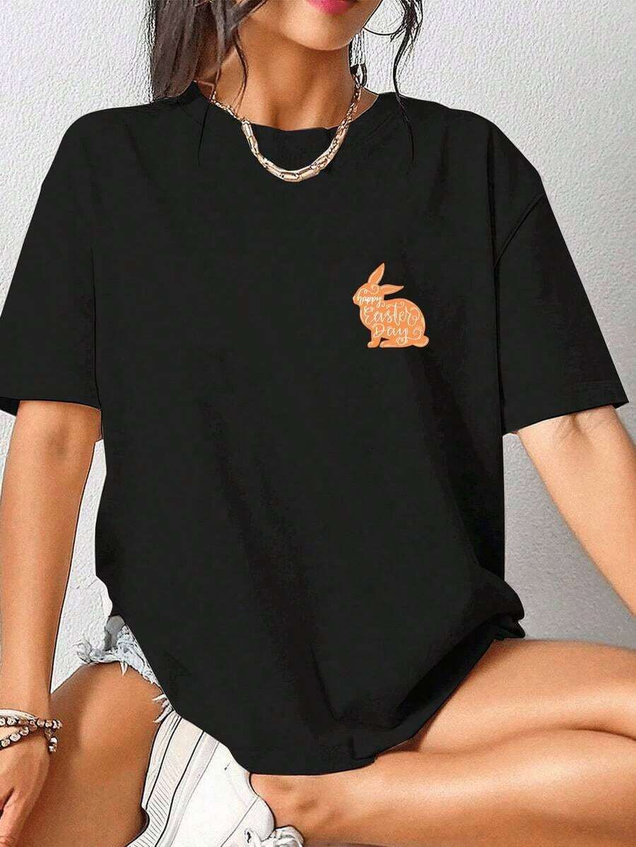 Women's Premium Quality, Casual, Slim-Fit, Printed Cotton Short-Sleeve T-Shirt. This Shirt Features A Cute Easter Bunny Print, Is Soft And Comfortable, And Is Suitable For Everyday Wear. It's A Versatile Top With A Print On The Left Side Of The Chest. . - 黑色 - 查看 1