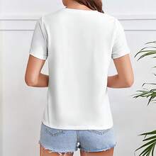 Lightweight And Durable Short-Sleeved T-Shirt, Designed With A Pirate Skull And Crossed Swords, Perfect For Casual Outings At Home, The Beach Or Parties, With A Striking Graphic Print And Details - 白色 - 查看 5