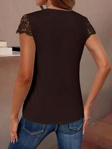 Camiseta de manga corta con parche de encaje en color liso, versátil y casual - Café integral - Ver 2