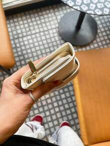 女士黑色PU皮革金属条装饰三折短款钱包，带拉链口袋，适合日常使用、工作、送朋友和情侣。 - 彩色 - 查看 4