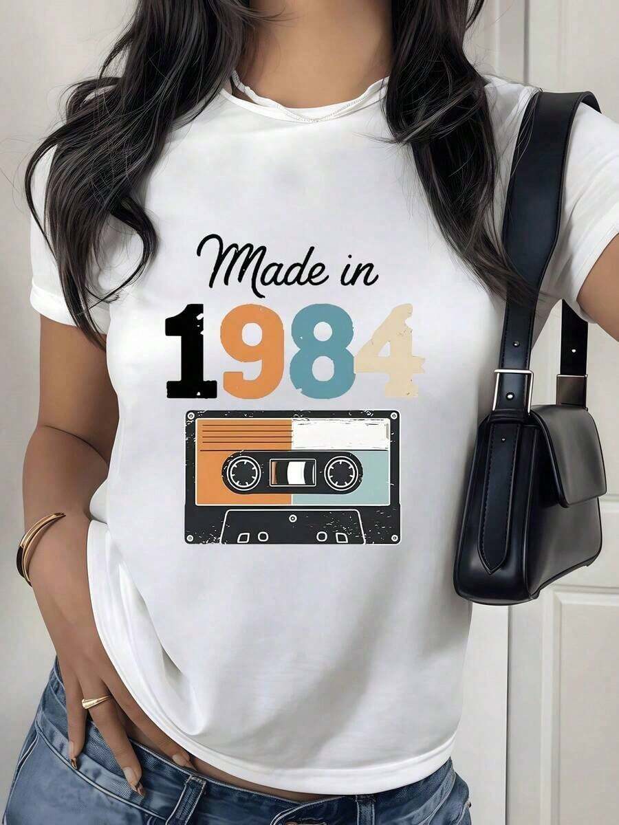 100% Cotton. Retro Ribbon Symbolizing The Nostalgia Of The 80s With Soft Colors That Evoke Memories And Youthful Freedom. Women's 100% Cotton T-Shirt With A Comfortable And Modern Cut. Women's Simple Solid Color T-Shirt, Loose And Slim Fit Casual Short Sleeve - 白色的 - 查看 1