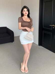 Camiseta de mujer de cuello cuadrado con ajuste ceñido y volantes en el verano, tops cortos de mujer con diseños lindos - Marrón - Ver 7