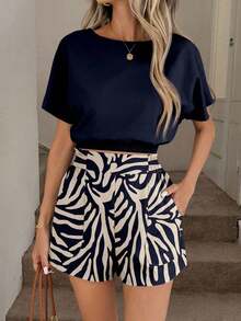 Conjunto de 2 piezas casual y elegante para primavera/verano con blusa de cuello redondo con estampado floral vintage y dobladillo recogido, y shorts con bolsillo con volante en la cintura - Multicolor 7 - Ver 7