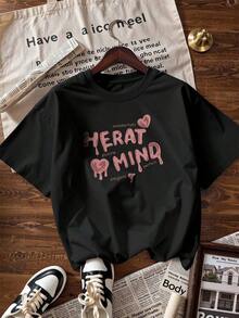 T-Shirt With "HEART MIND" Text And Pink Hearts,  Short-Sleeved T-Shirt For Spring And Summer 2026, Made In Mexico, 180 Grams. Cartoon Print, Couple Design, Suitable For Indoor Or Outdoor Wear. Crew Neck, Unisex, Ideal For The Office And Leisure. One-Pack. - BK-P631577SLNDXZGY610 - 查看 4
