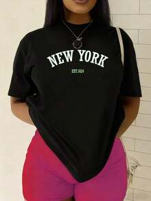 Unisex T-Shirt With A Modern Design And A New York-Inspired Y2K Print, Perfect For Looking Stylish On Any Occasion. Ideal For Urban Fashion Lovers And Those Who Appreciate Modern Style. Comfort And Style In One Garment. - 黑色 - 查看 8