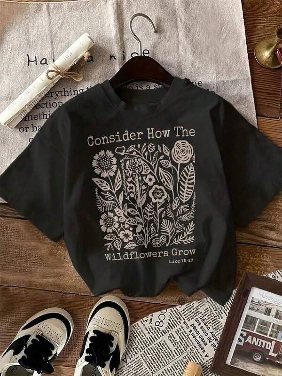 1 Pieza Camiseta Unisex Holgada 180g 100% Algodón Puro, Cómpralo ya T-shirt negra diseño floral Creativo Estilo Moderno Con mensaje Original para amantes de la naturaleza Casual Unisex Disponible en varios tamaños y colores Moda Ropa femenina y masculina 2023 Cómoda y versátil para escuela, trabajo, salidas y eventos casuales - Negro - Ver 1