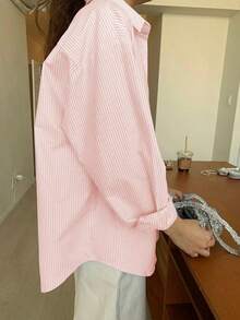 Camisa de manga larga con hombros caídos y rayas verticales - Rosa - Ver 2
